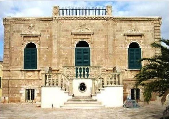 Villa depoca in stile liberty in Apulia