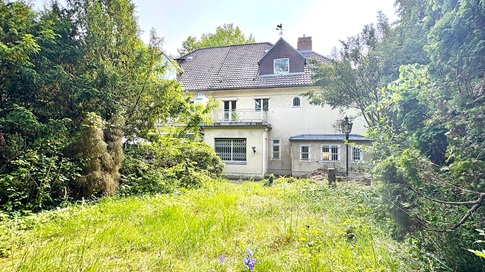 Sanierungsbedürftige 20er-Jahre- Doppelhaushälfte in 1 A-Lage von Berlin-Dahlem